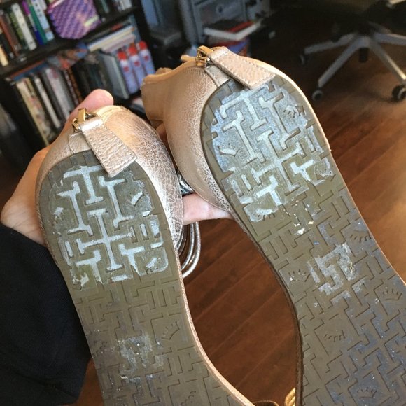 • MOVING LAST CHANCE 7/31/2024 • Elaine Turner strappy gold sandals - Picture 7 of 7